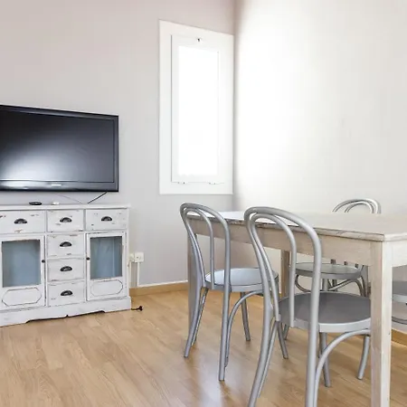 Aparteasy Mid-term Only For Vacations Stays, Atic Gracia Апартаменты Барселона