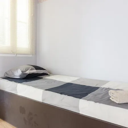 Апартаменты Aparteasy Mid-term Only For Vacations Stays, Atic Gracia Барселона